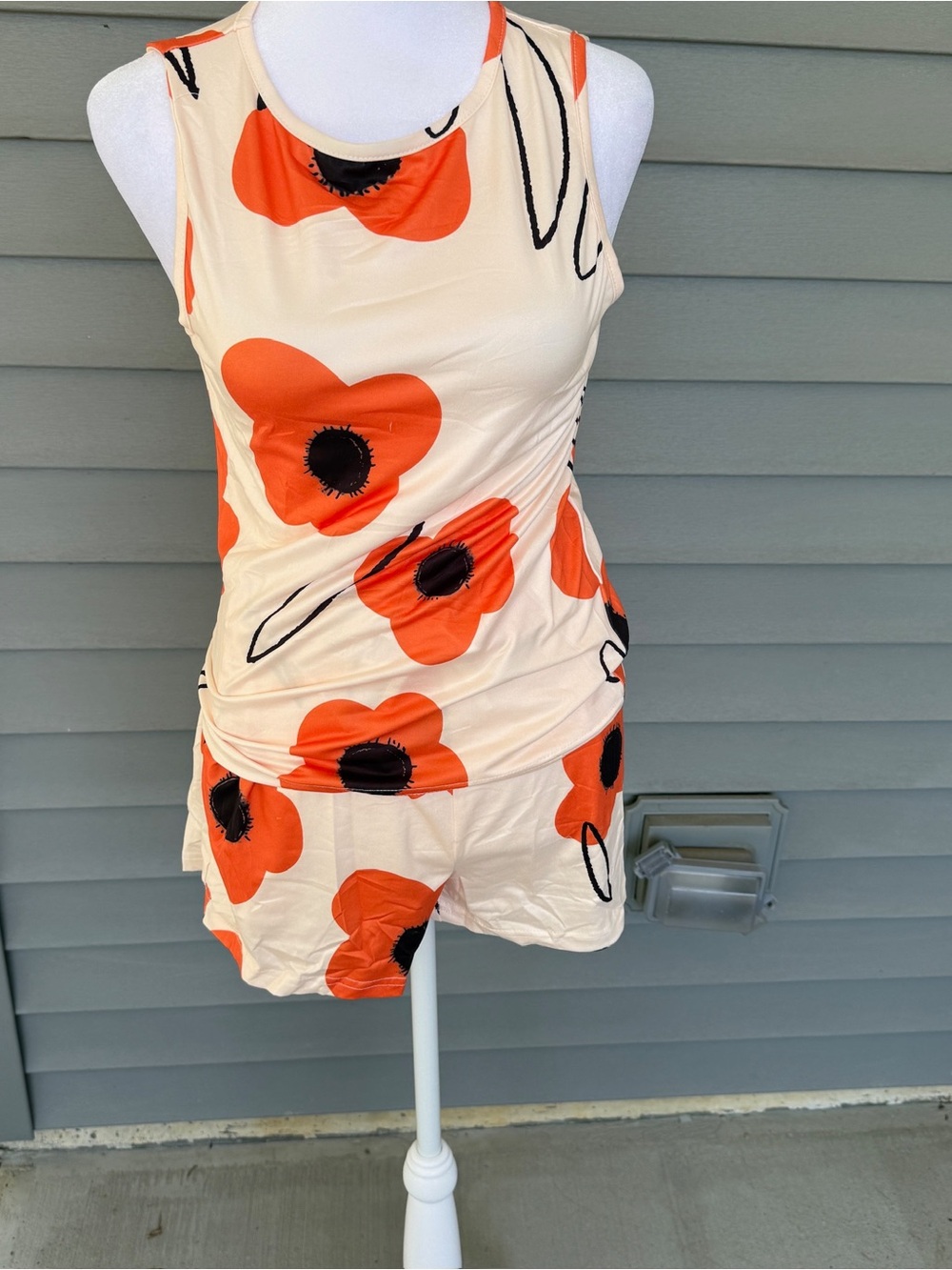 NWOT Women’s Small Floral 2 Piece Shorts Set Crew Neck Top & Drawstring Shorts